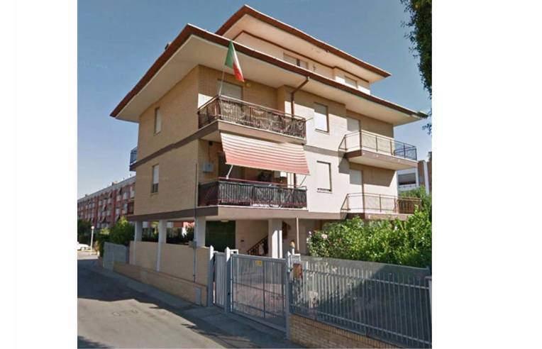 Casa indipendente in vendita a Latina, Frazione Centro città, Via Ticino 25