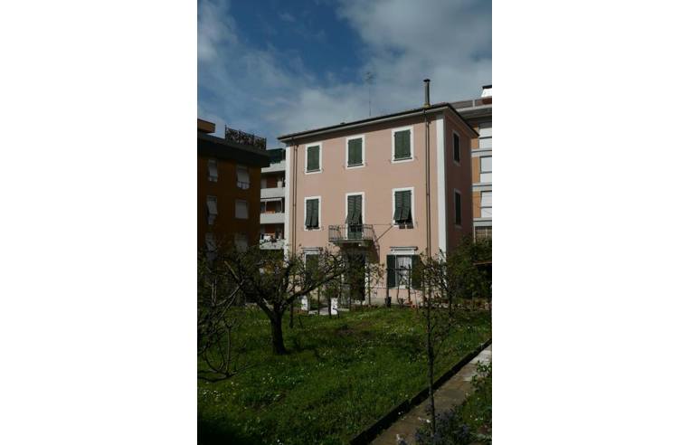 Casa indipendente in vendita a Carrara, Frazione Centro città