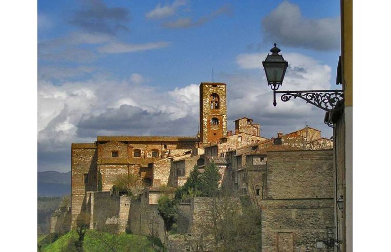 Palazzo/Stabile in affitto a Colle di Val d'Elsa