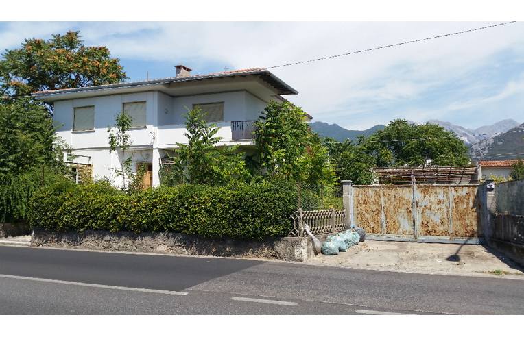 Villa in vendita a Seravezza, Frazione Querceta