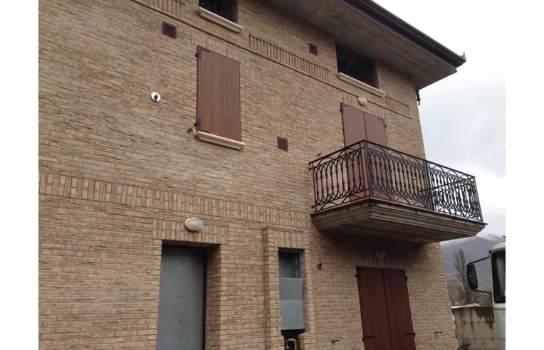 Casa indipendente in vendita a Grizzana Morandi, Frazione Carviano