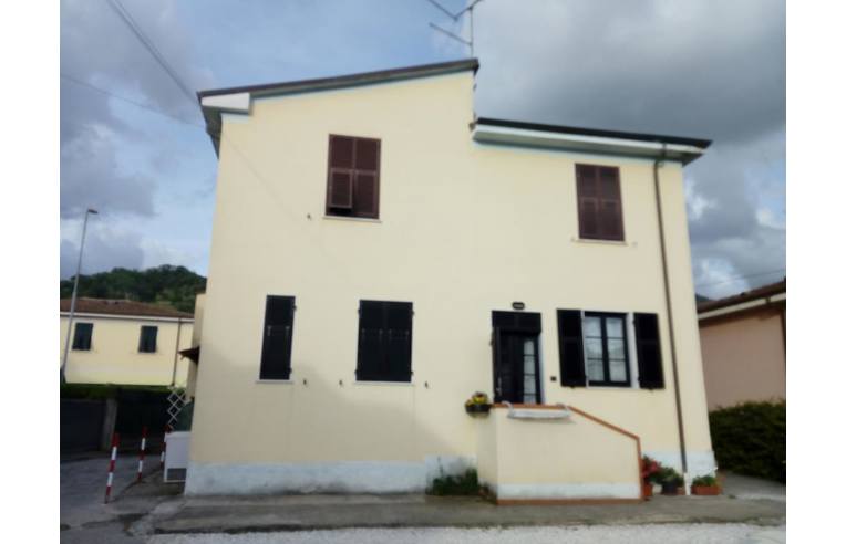 Porzione di casa in vendita a Carrara, Frazione Bonascola
