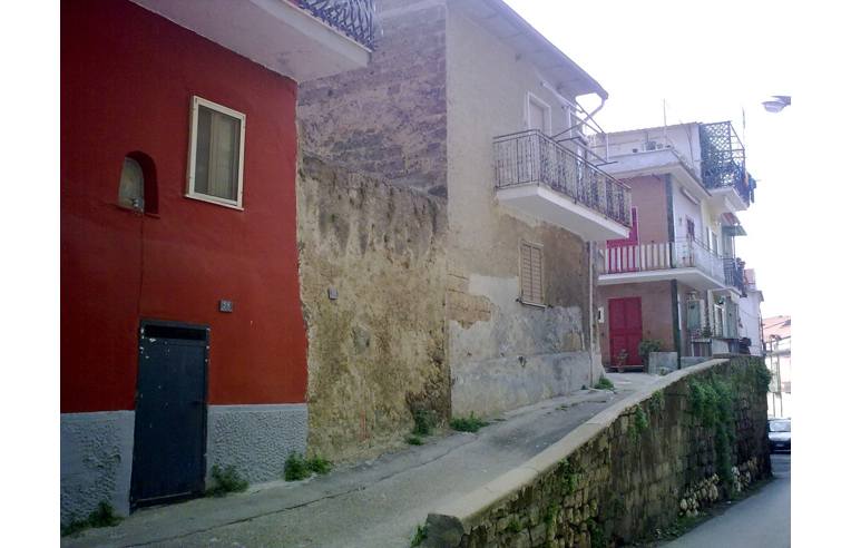 Casa indipendente in vendita a Caserta, Frazione Santa Barbara