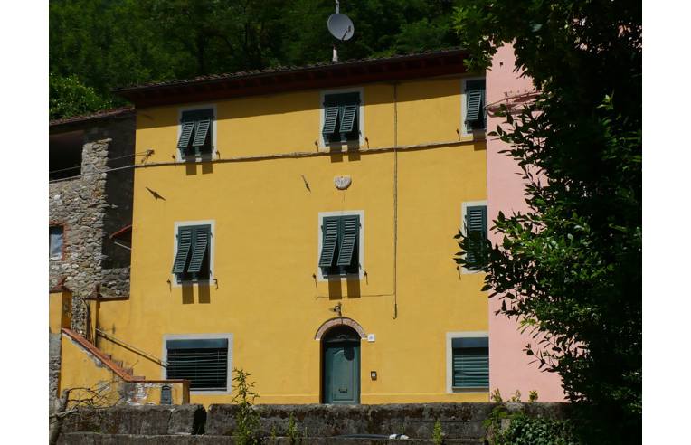 Palazzo/Stabile in vendita a Borgo a Mozzano, Frazione Dezza