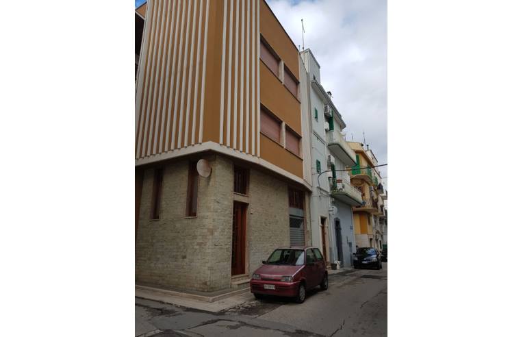 Palazzo/Stabile in vendita a Fasano, Via Giacomo Leopardi 13