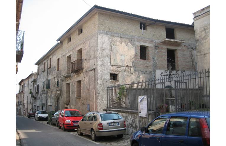 Palazzo/Stabile in vendita a Formicola