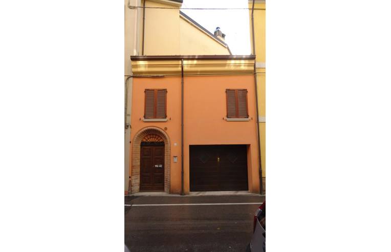 Casa indipendente in vendita a Cesena, Frazione Centro città
