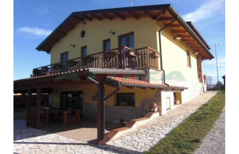 Villa in vendita a Monte Porzio, Frazione Castelvecchio