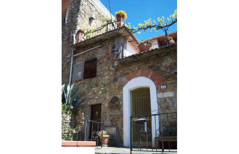 Casa indipendente in vendita a Pistoia, Frazione Villa Di Saturnana, Via del Catro 23