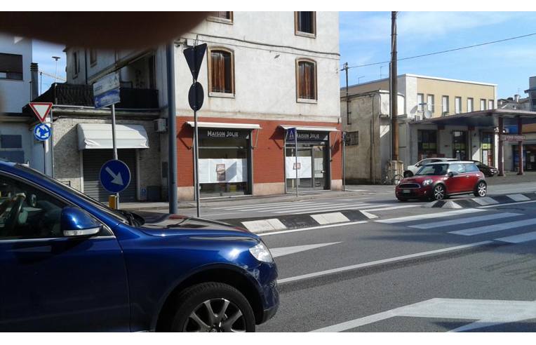 Negozio in vendita a Vicenza, Zona Viale Verona