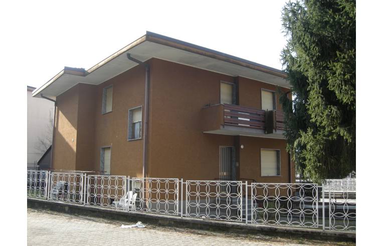 Stabile/Palazzo in vendita a Introbio, Viale della Vittoria 42