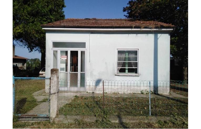 Casa indipendente in vendita a Conselice, Frazione Lavezzola, Via Italia 25