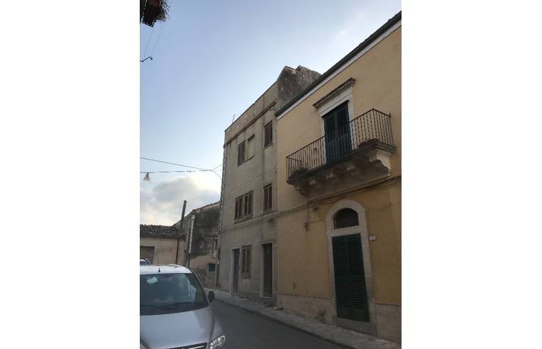 Appartamento in vendita a Ragusa, Frazione Centro città, Via Maria Paterno' Arezzo 17
