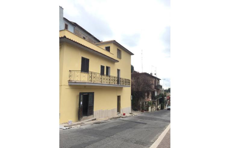 Palazzo/Stabile in vendita a Formello, Via Regina Margherita 6