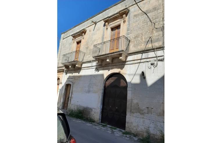 Palazzo/Stabile in vendita a Ceglie Messapica, Via Ovidio 17