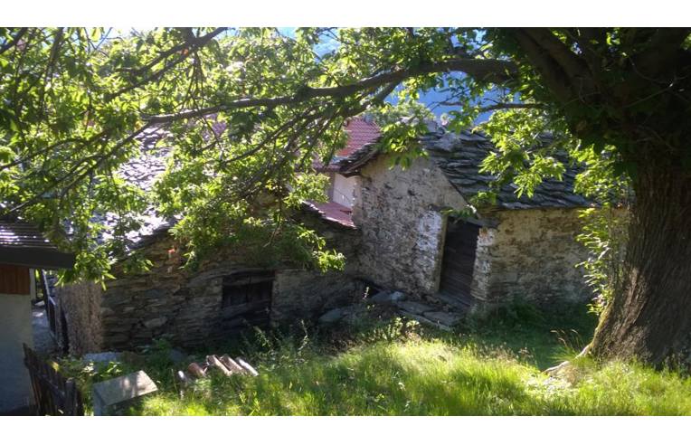 Rustico/Casale in vendita a Vercana, Frazione Caino