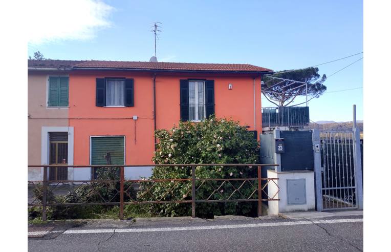 Porzione di casa in vendita a Santo Stefano di Magra, Frazione Ponzano Magra, Via Cisa Vecchia 138