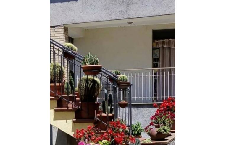 Casa indipendente in vendita a Foligno, Frazione Scandolaro, Frazione Colle di Scandolaro 26