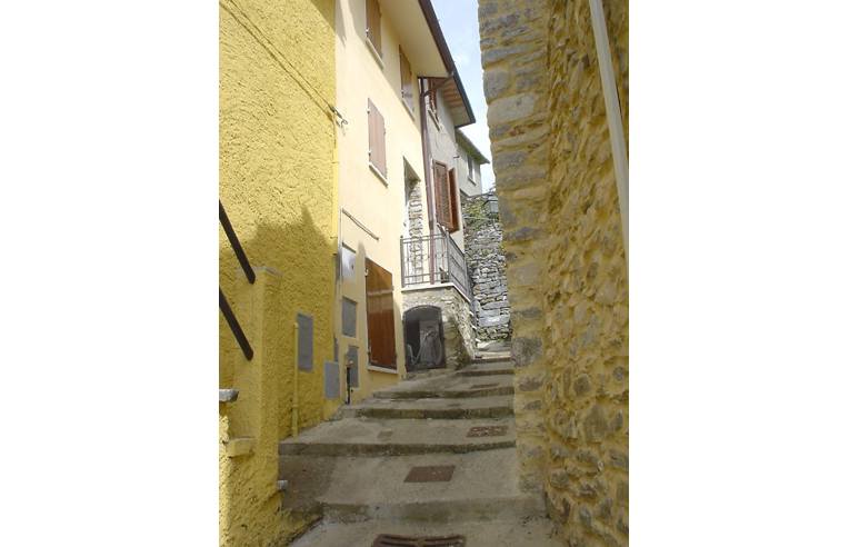 Casa indipendente in vendita a Seravezza, Frazione Fabbiano, Via Verona --