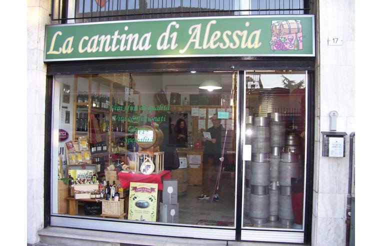 Negozio di alimentari in vendita a Vaprio d'Adda, VIALE MONTE GRAPPA 17