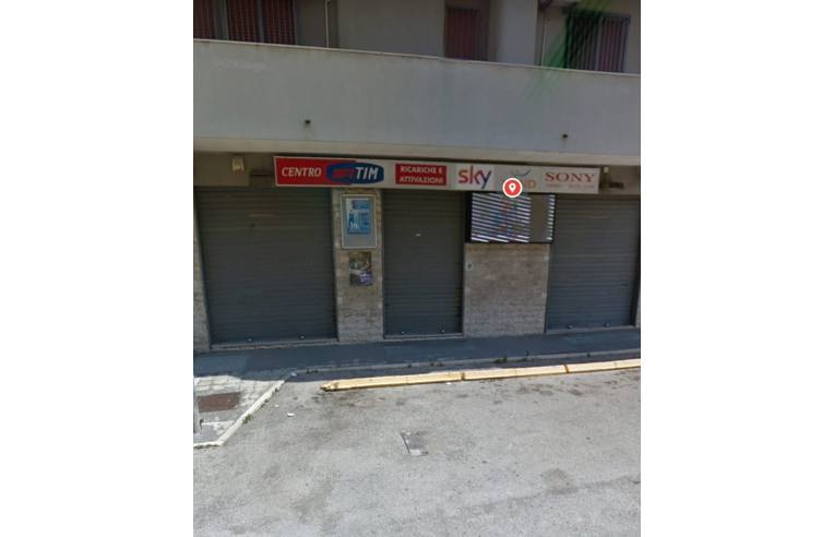 Negozio in affitto a Andria, Via Genova 55