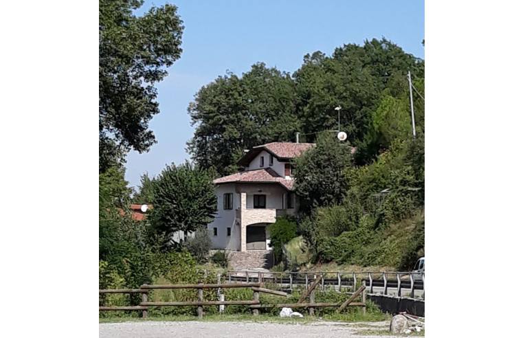 Villa in vendita a Canossa