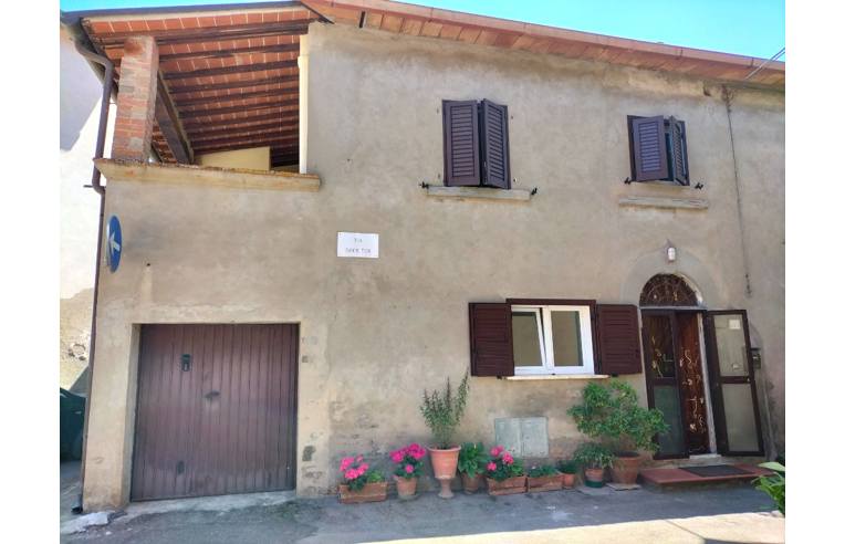 Porzione di casa in vendita a Monte San Savino, Frazione Montagnano, Via del Tonacato 5