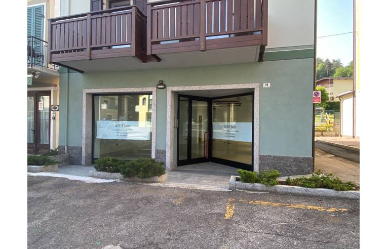 Negozio in vendita a Comano Terme, Via Cesare Battisti 18