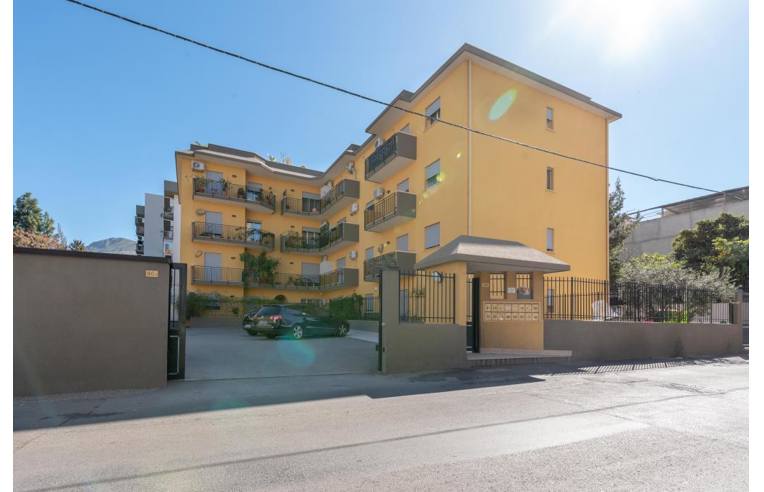 Quadrilocale in vendita a Palermo, Zona Villagrazia, VIA VILLAGRAZIA 48