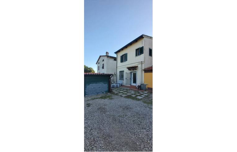 Porzione di casa in vendita a Campi Bisenzio, Frazione Sant'Angelo