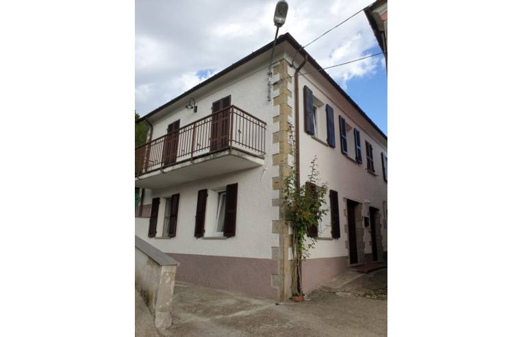 Casa indipendente in vendita a Bedonia, Frazione Libbia, Località Monti 12