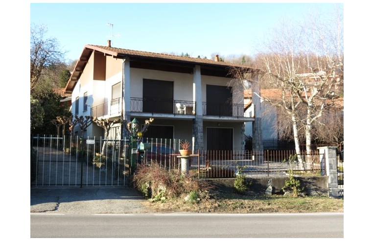 Casa indipendente in vendita a Laveno-Mombello, Via Sangiano 24