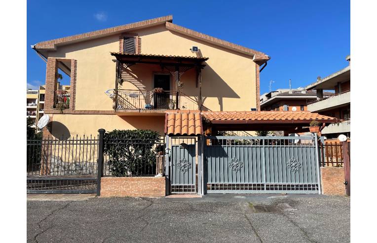 Villa in vendita a Pomezia, Via Bruno Buozzi 27