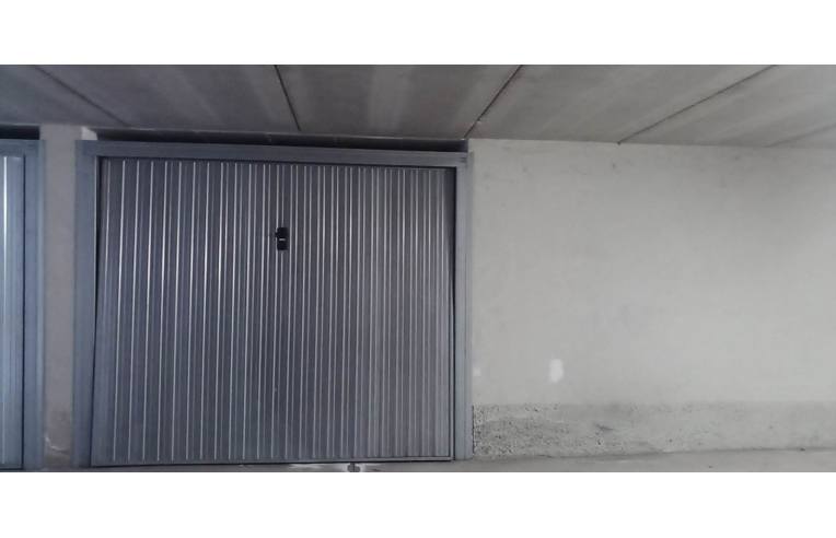Box/Garage/Posto auto in vendita a Castelnuovo del Garda, Frazione Oliosi