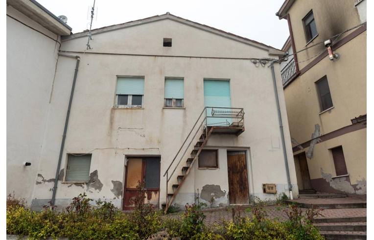 Casa indipendente in vendita a Teramo, Frazione Galeotti, Strada Provinciale 18 1