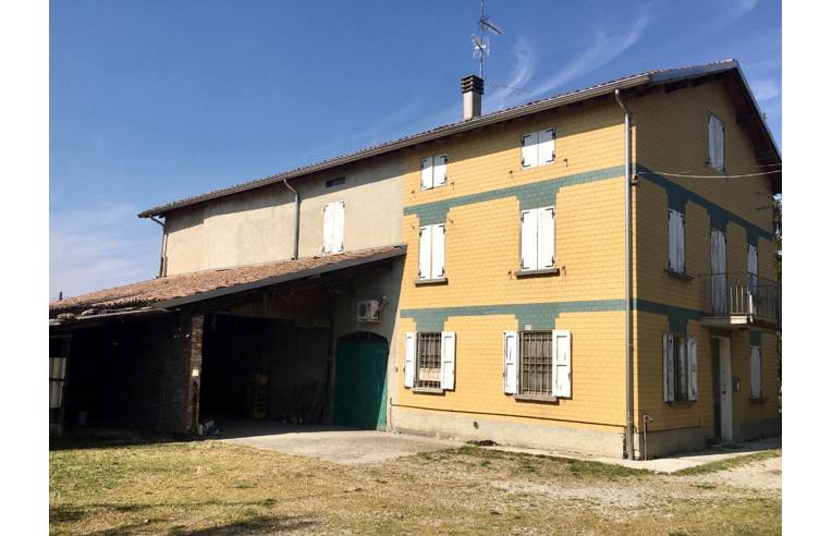 Casa indipendente in vendita a Reggio Emilia, Via Cantonazzo 1