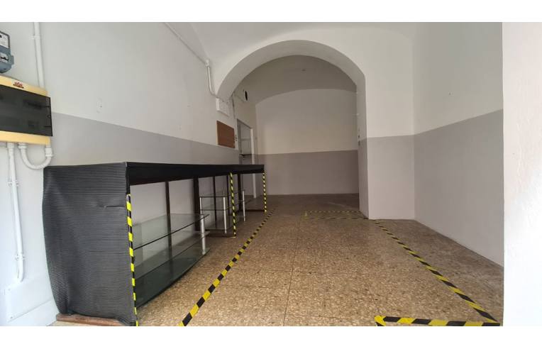 Laboratorio in vendita a Sanremo, Corso degli Inglesi 119