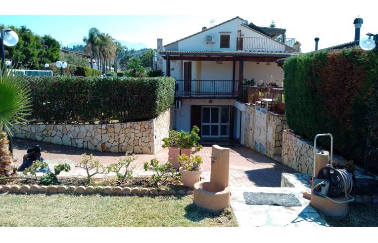 Villa in vendita a Campofelice di Roccella, Lungomare del Mediterraneo 68