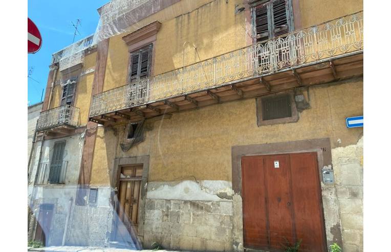 Palazzo/Stabile in vendita a Canosa di Puglia, Corso Traiano 28