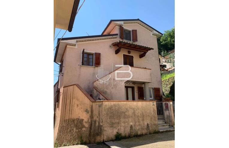 Casa indipendente in vendita a Seravezza, Frazione Cerreta Sant'Antonio, Via di'Sopra 3