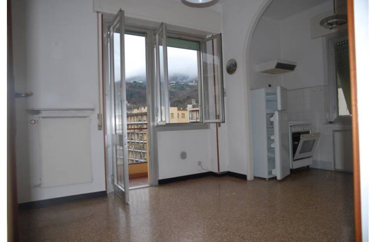 Appartamento in vendita a Genova, Zona Rivarolo