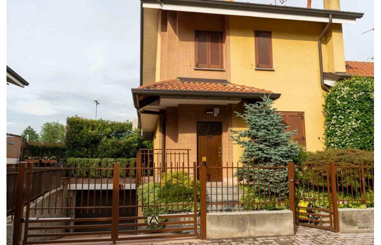 Villa in vendita a Paderno Dugnano, Via Ugo la Malfa 3