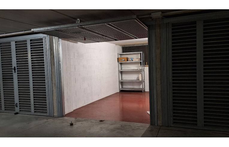 Box/Garage/Posto auto in vendita a Milano, Zona Certosa, Via Filippo Palizzi 119
