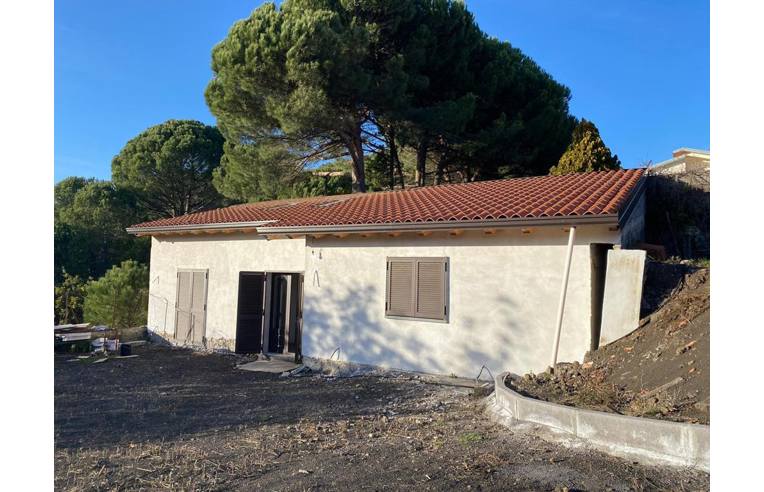 Villa in vendita a Nicolosi, Via San Nicola 65