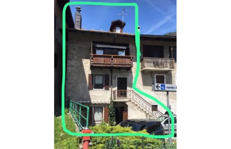 Porzione di casa in vendita a Tione di Trento, Piazza Sivrè 6