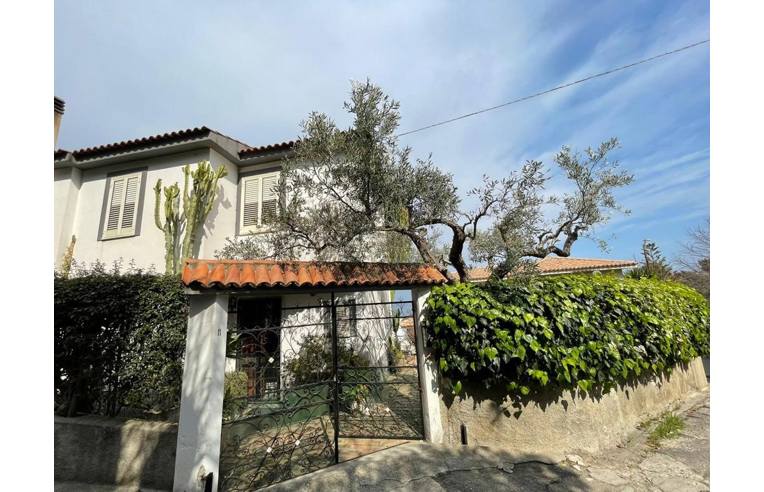 Casa indipendente in vendita a Stalettì, Frazione Pietragrande