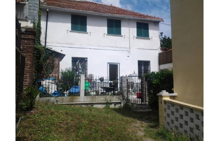 Porzione di casa in vendita a Genova, Zona Rivarolo