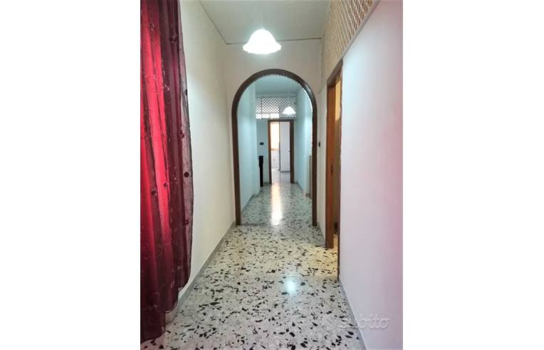 Furnished single room for female students within a 10-min walk of L'Orientale, Naples — €300/month