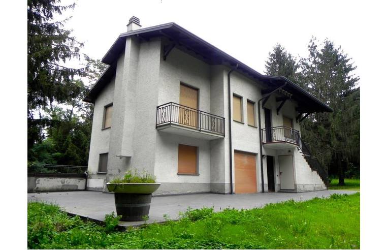 Villa in vendita a Bizzarone