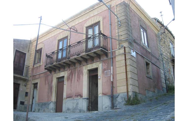 Casa indipendente in vendita a Castellana Sicula